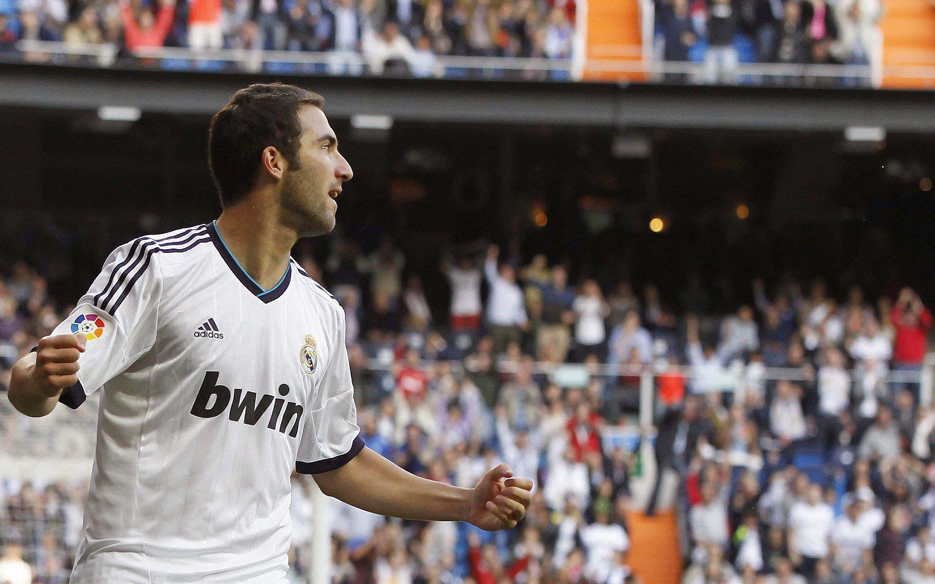 自由泳世锦赛巅峰对决,新星破纪录摘金,老将遗憾失冠