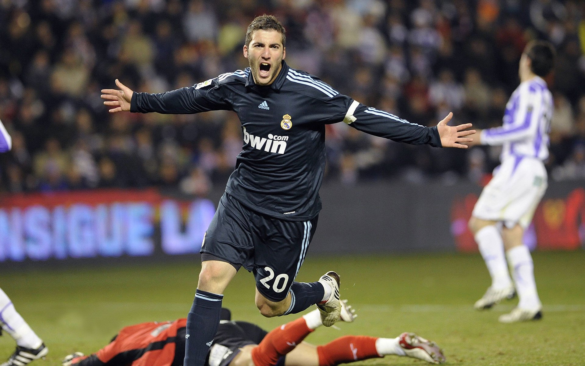 NBA季后赛激战正酣，新生代球星崛起，传统豪强面临挑战